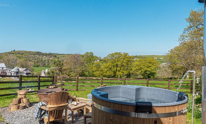 Hot Tub & Fire Pit